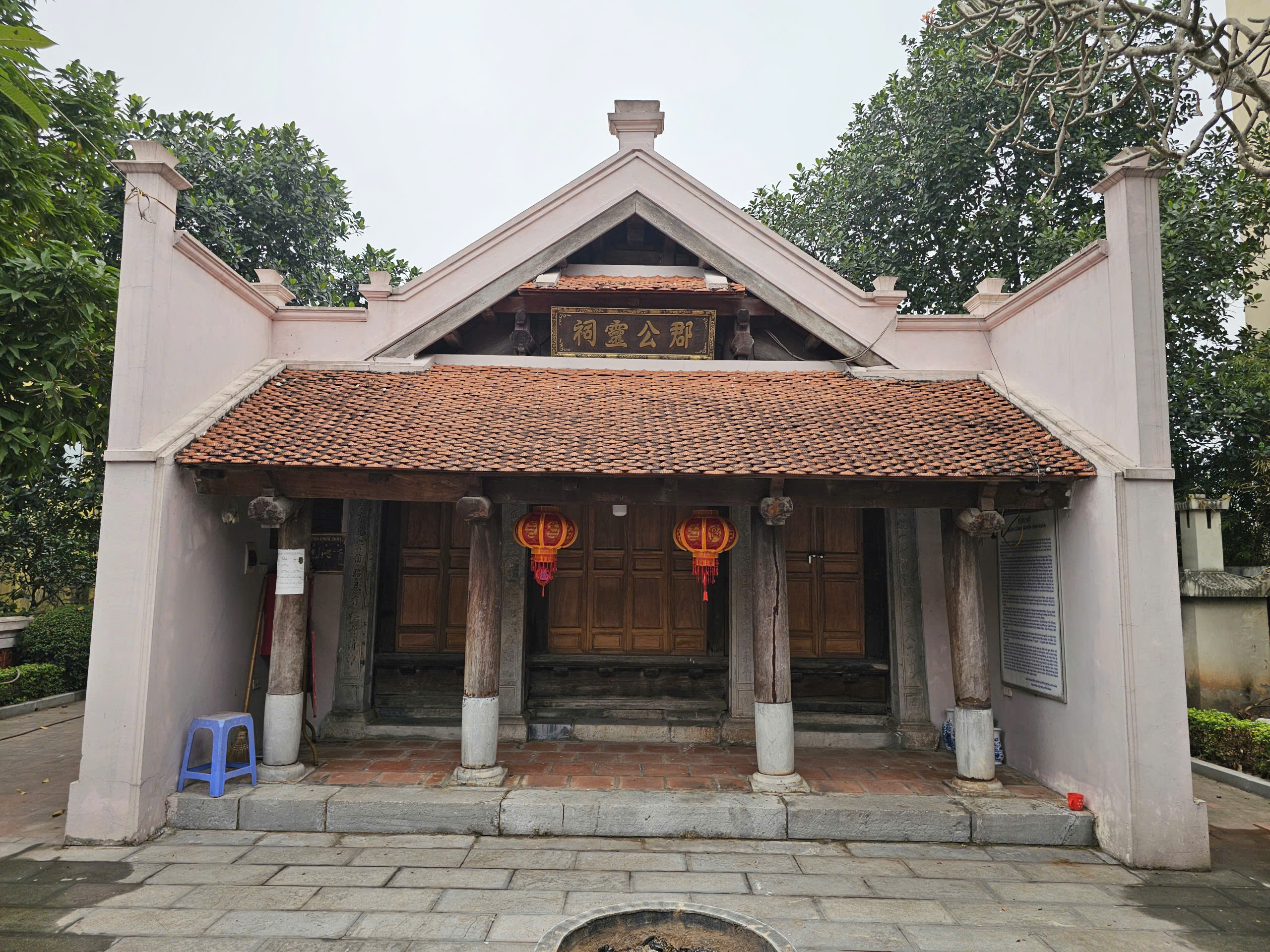 Đền Thờ Quận Công Nguyễn Đình Huấn