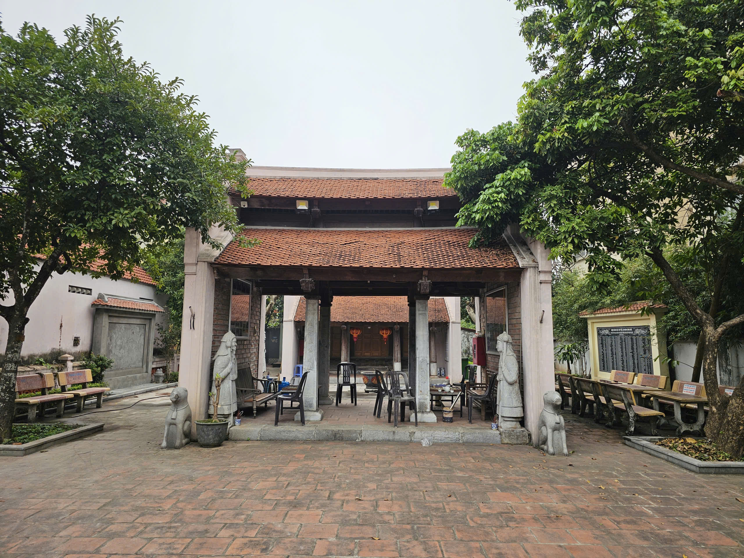 Đền Thờ Quận Công Nguyễn Đình Huấn